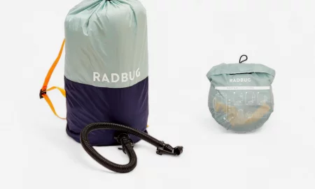 RADBUG Калъф-помпа синьо/зелено за бодиборд
